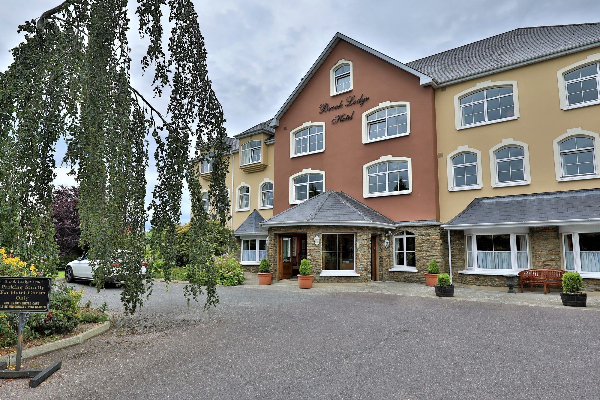 Brook Lodge Boutique Hotel Киларни Екстериор снимка